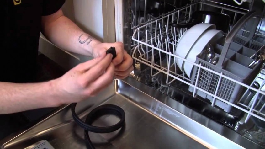 نحوه‌ی تعویض لاستیک درب ماشین ظرفشویی